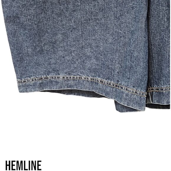 RIDERS BY LEE Women's Plus Mid Rise Instant Slimming Med Wash Jean Shorts 18W - Picture 7 of 13